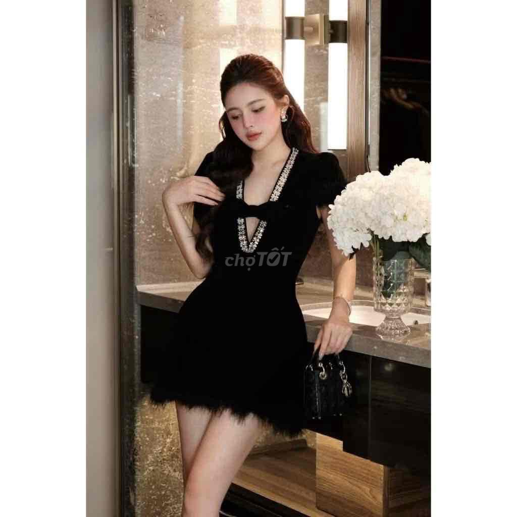 Đầm Nhung Nữ Đen Sang trọng. Mua bán Quần áo tại Quận Sơn Trà Đà Nẵng được đăng bởi Tuyen Nguyen hình 1