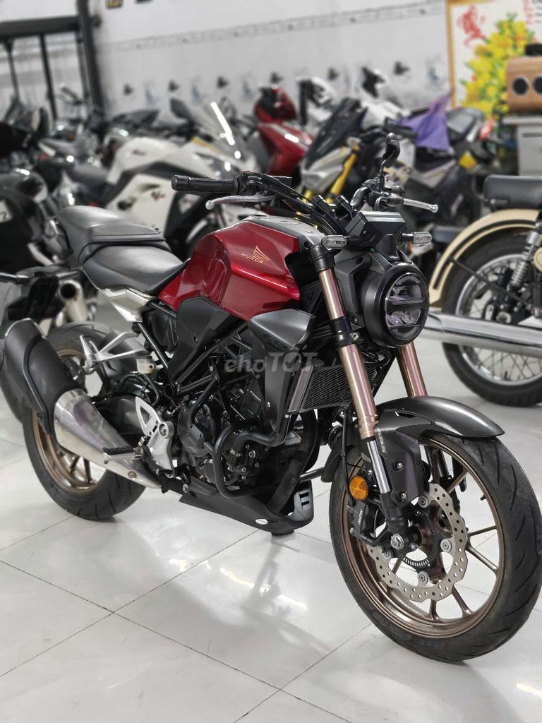 Honda CB300R ABS 2020 красный, оформление купли-продажи
