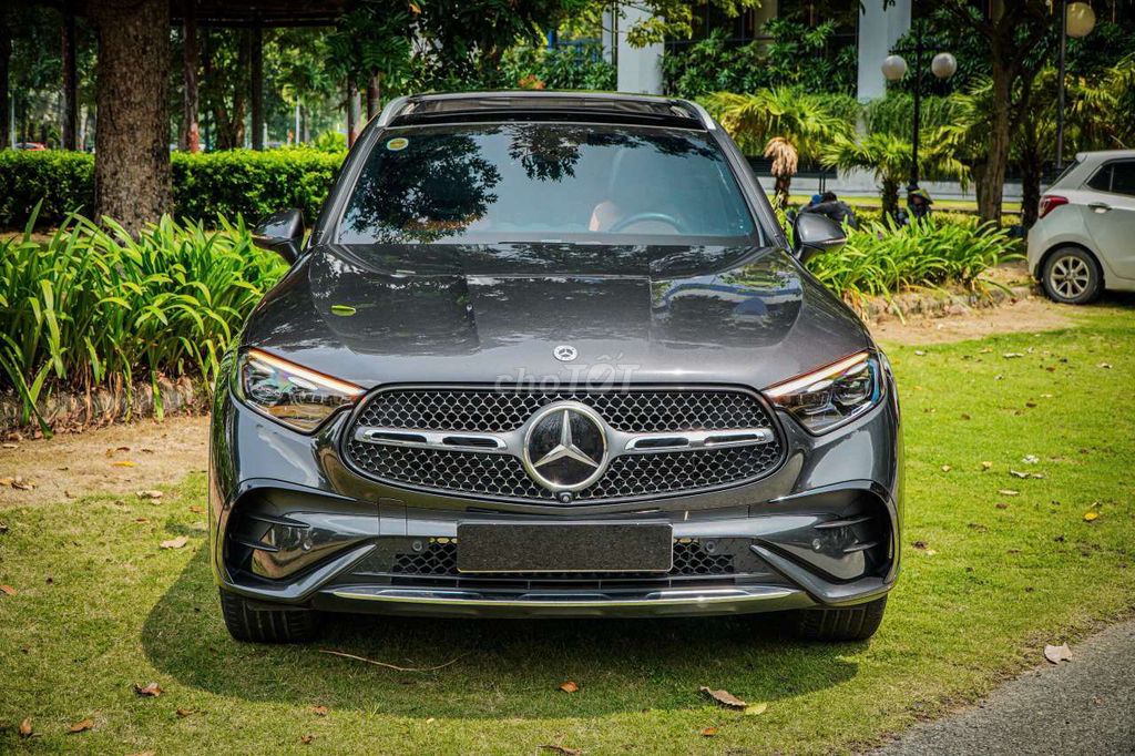 Mercedes GLC 300 All New 2023 Серый Титан в отличном состоянии