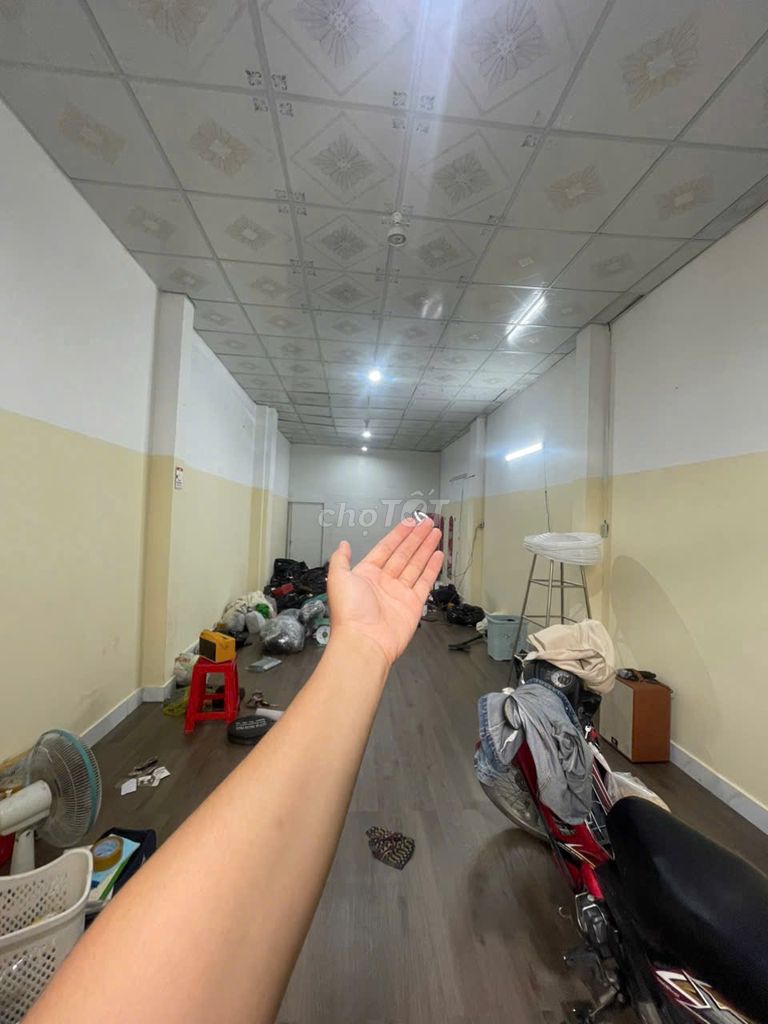 Сдается в аренду район Бинь Хунг Хоа, улица МТ, 13, 4 х 20 м, 1 этаж, 1 л
