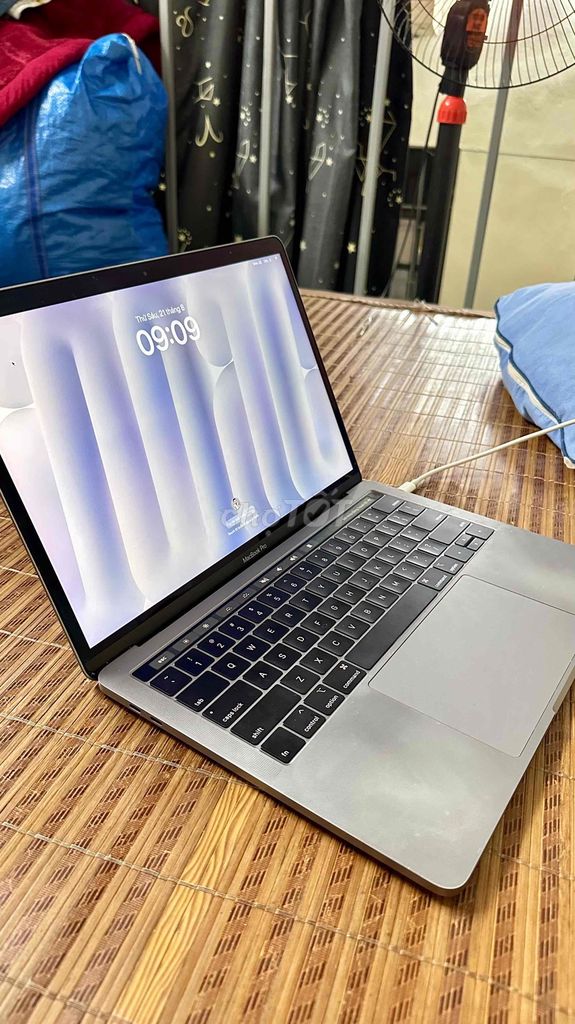 Apple MacBook Pro 2019 Xám. Mua bán Laptop tại Quận Hoàng Mai Hà Nội được đăng bởi Phạm Trung Đức hình 1