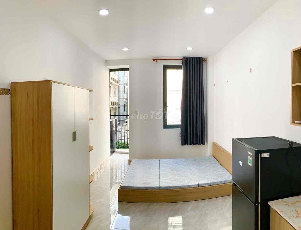 Phòng Ban công 20m2 ngay chợ bà chiểu , bình thạnh