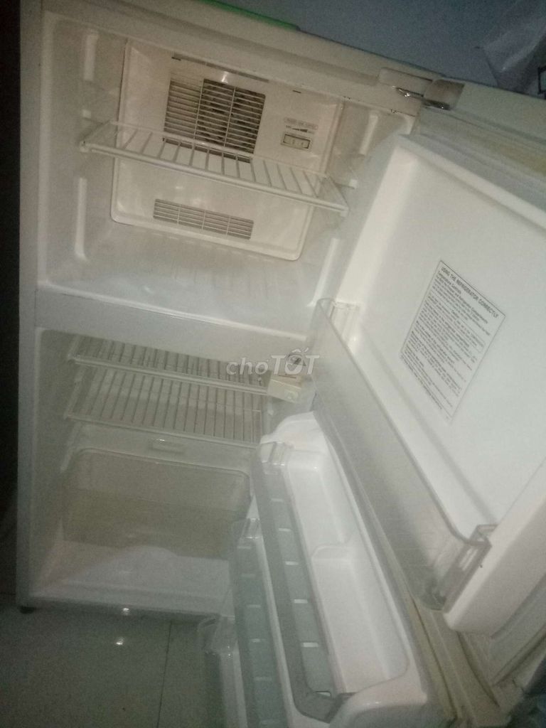 0877057607 - Tủ lạnh Toshiba 125L ko đóng tuyết