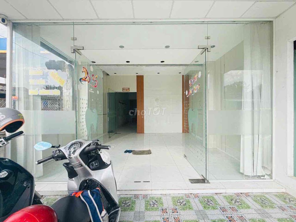 Cho Thuê Mặt Bằng (5x40m) gần trường Đại Học Công Nghệ- Giá: 12tr
