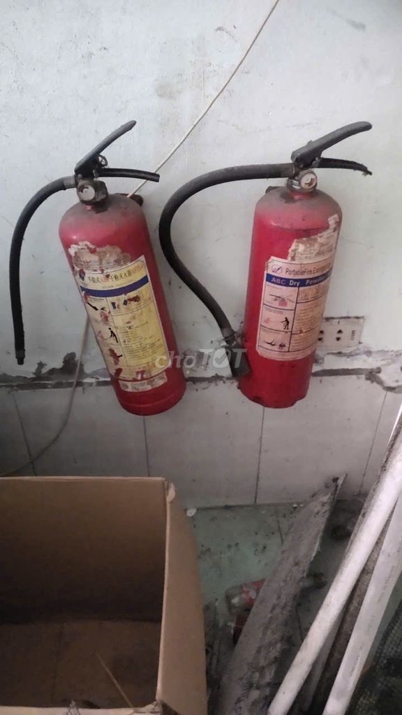 Bình chữa cháy kim loại đỏ. Mua bán Đồ chuyên dụng, Giống nuôi trồng tại Thành phố Rạch Giá Kiên Giang được đăng bởi tan bui hình 1