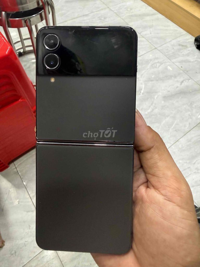 Samsung Galaxy Z Flip4 256GB Đen 95%. Mua bán Điện thoại tại Quận 7 Tp Hồ Chí Minh được đăng bởi Quốc Khánh Mobile hình 1