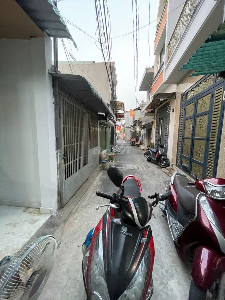 Nhà  cho thuê phía sau siêu thị coopmart nguyễn ảnh thủ