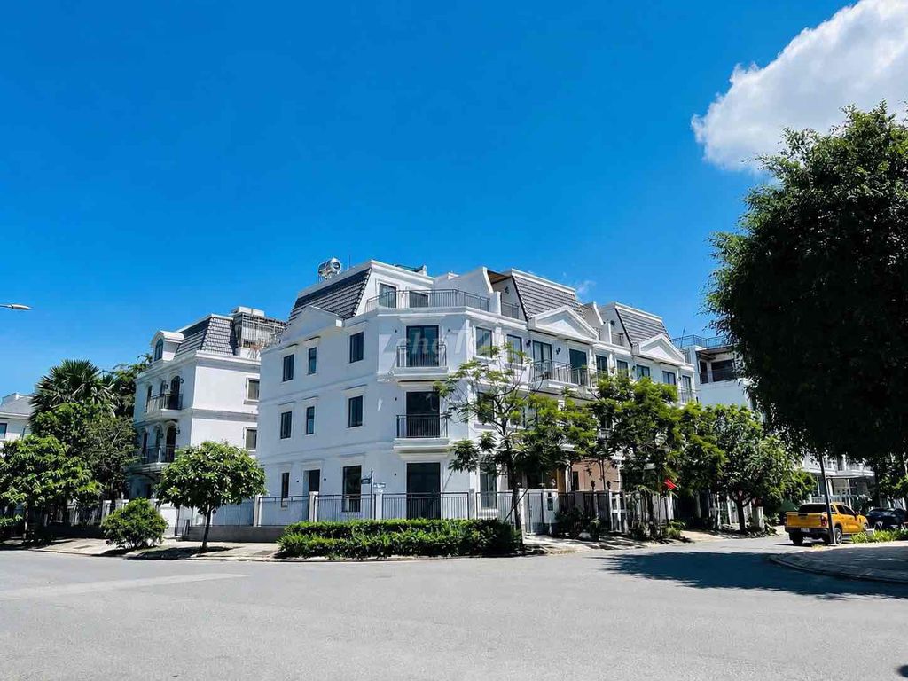 Cho thuê siêu phẩm nhà phố 2 mặt tiền đường lớn, view hồ cảnh quan đẹp