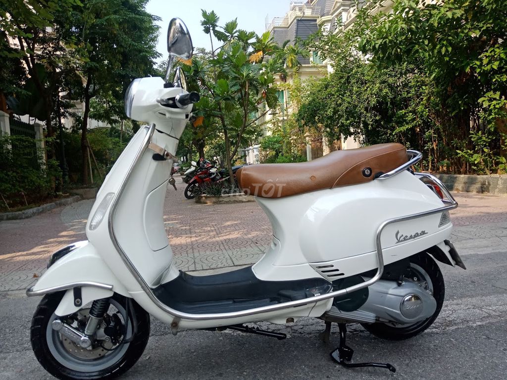 PIAGGIO VESPA 125IE TRẮNG MÁY NGUYÊN BIỂN 29. Mua bán Xe máy tại Quận Nam Từ Liêm Hà Nội được đăng bởi TUẤN MINH hình 5