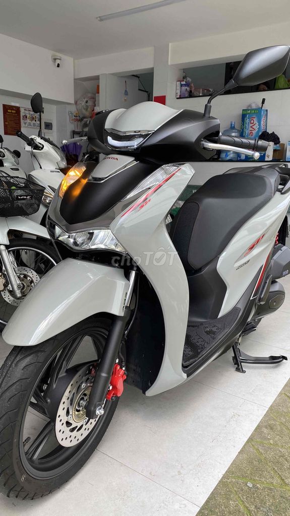 SH 160i ABS phiên bản Sport xám xi măng. Mua bán Xe máy tại Thành phố Biên Hòa Đồng Nai được đăng bởi CH xe máy Trần Na Na hình 10