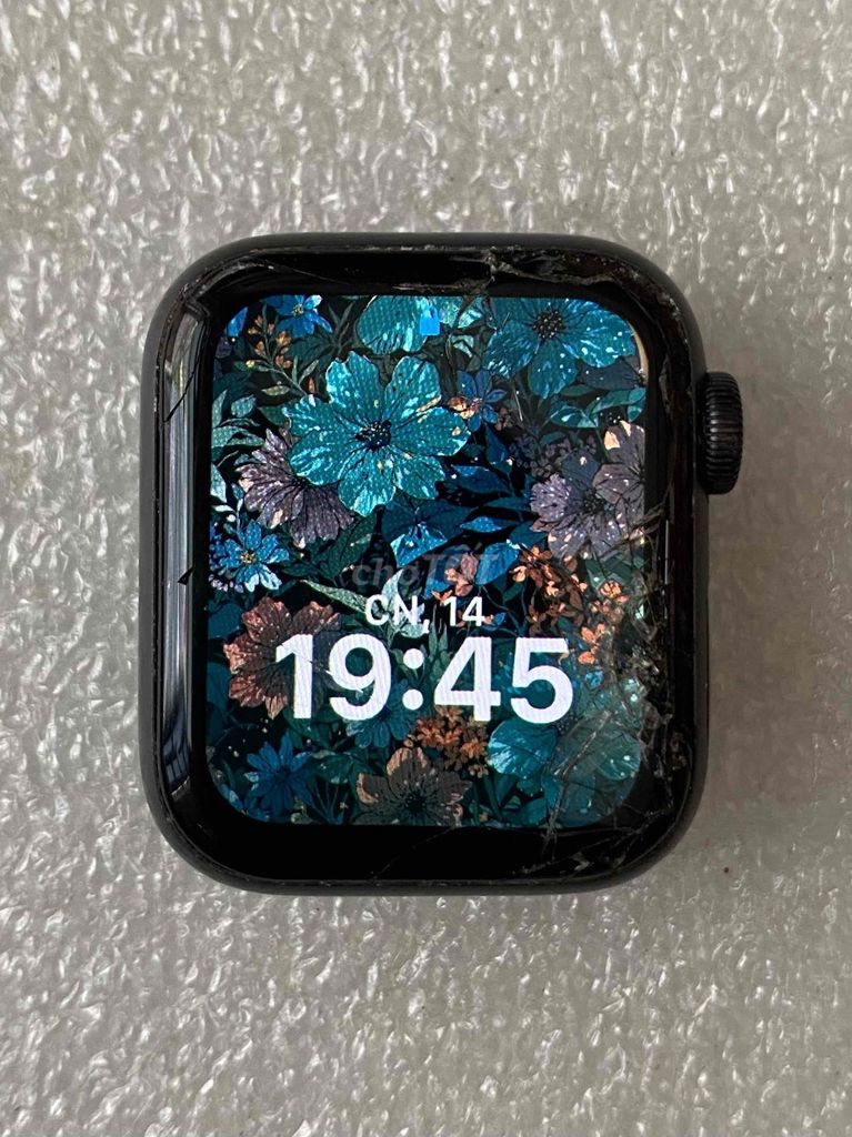 Apple Watch SE Nhôm Đen. Mua bán Thiết bị đeo thông minh tại Quận 3 Tp Hồ Chí Minh được đăng bởi Việt Seven hình 1