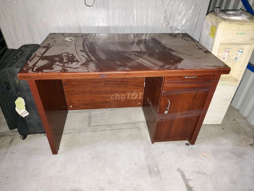 Bàn làm việc Promhe Gỗ Nâu Hiện đại. Mua bán Đồ dùng văn phòng tại Quận Bình Tân Tp Hồ Chí Minh được đăng bởi Quý hình 1