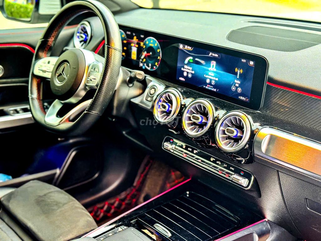 Mercedes-Benz GLB 200 AMG 2022 Trắng. Mua bán Ô tô tại Quận 7 Tp Hồ Chí Minh được đăng bởi JENNIE hình 6