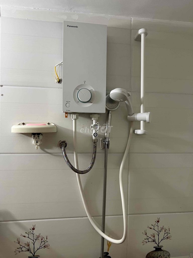 Máy nước nóng Panasonic DH-4VS1VW Trắng 2 năm. Mua bán Thiết bị vệ sinh, nhà tắm tại Thị xã Bến Cát Bình Dương được đăng bởi CHANG MY hình 1