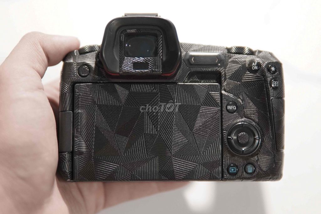 Máy ảnh Canon EOS R Đen. Mua bán Máy ảnh, Máy quay tại Thành phố Thuận An Bình Dương được đăng bởi Trọng Võ Văn hình 1