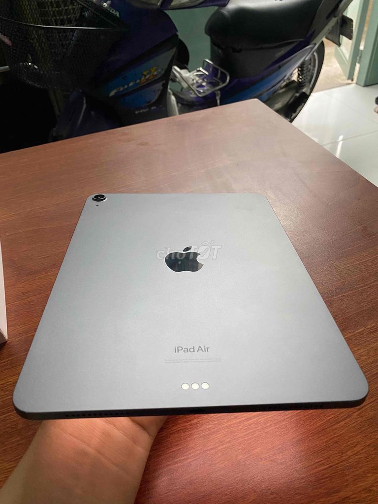 iPad Air 5 iOS 15.4.1 Wifi 64gb đẹp 98% pin 9x Máy