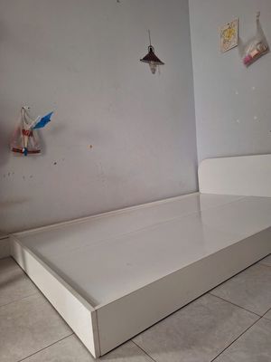 Bán giường bệt 1m2 màu trắng. Mua bán Giường, chăn ga gối nệm tại Quận Phú Nhuận Tp Hồ Chí Minh được đăng bởi Thi Dong Nguyen