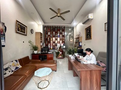 CÔNG TY TNHH DỊCH VỤ VẬN TẢI MINH NGỌC logo
