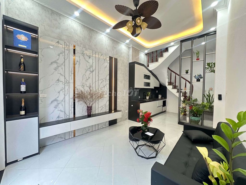 Nhà phố Bạch Mai, 30m*5T ngõ thông 3 gác chạy 30m ra phố, dân xây KoQH