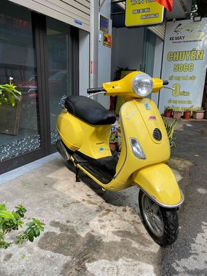 Piaggio Vespa LX màu Vàng