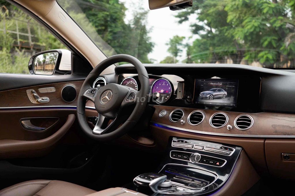 Mercedes E200 Model 2017 - Hỗ trợ Bank - Trắng Nâu. Mua bán Ô tô tại Quận 7 Tp Hồ Chí Minh được đăng bởi Thật Nguyễn LongAnh Auto hình 8