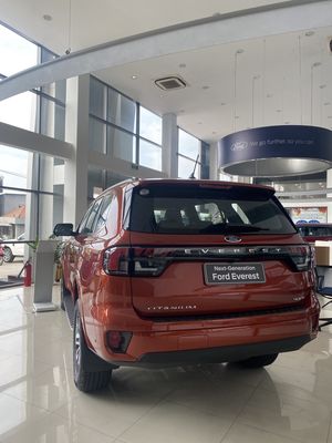 Ford Everest đỏ nhập Thái 2024 mới 100%