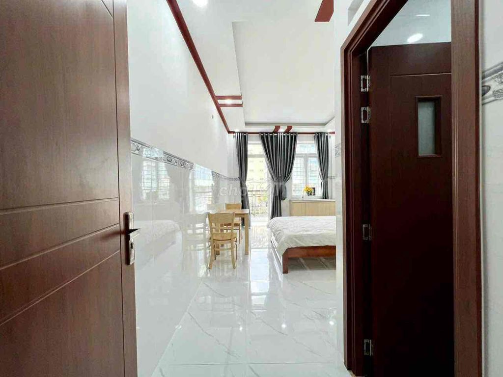 Cho Thuê Studio Balcon Thang Máy 30m2 Sát ĐH Hoa Sen ( 150m ) Quận 10