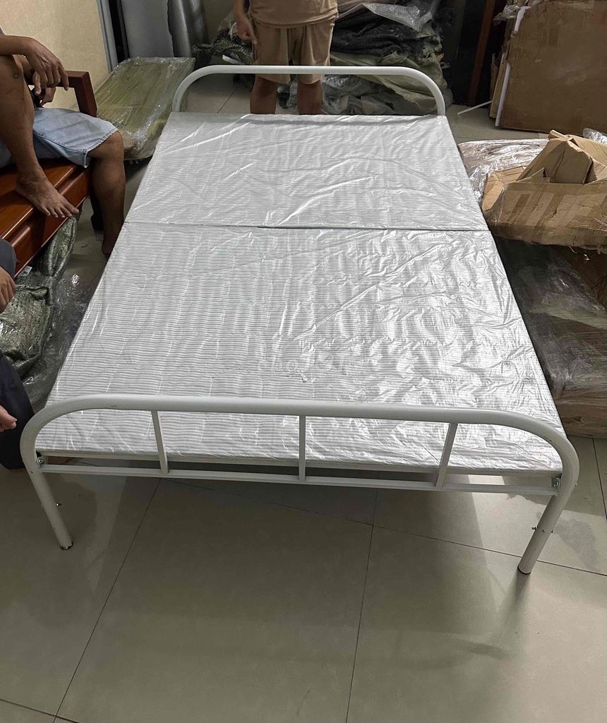 Giường sắt gấp gọn 190x120x40cm Mới. Mua bán Giường, chăn ga gối nệm tại Huyện Hóc Môn Tp Hồ Chí Minh được đăng bởi Tuấn Văn hình 1