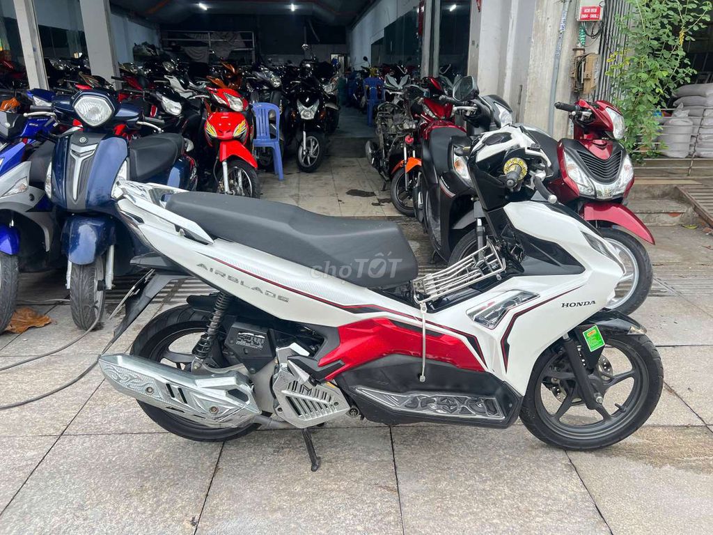 Honda Air Blade Trắng đỏ đã sử dụng