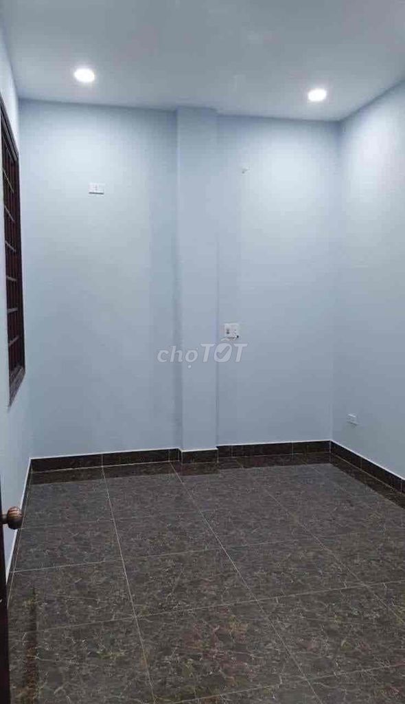 cho thuê nhà 2 tầng 120m2 mặt tiền núi thành