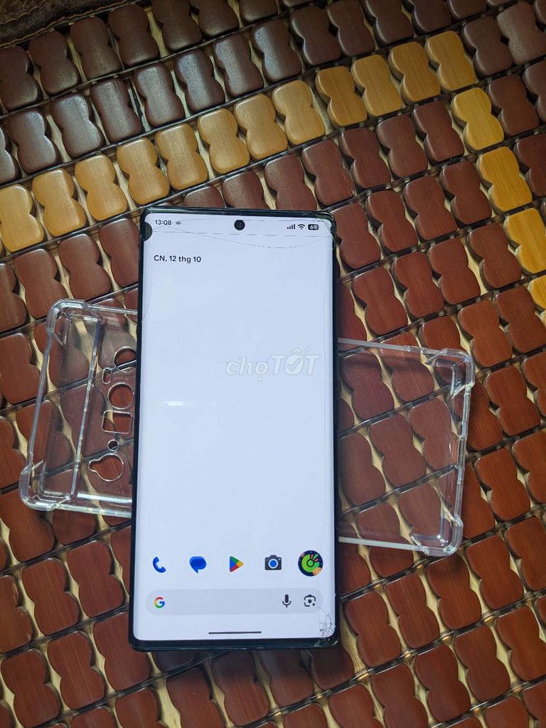 Google pixel 6 pro bị vỡ kính trước & sau. Mua bán Điện thoại tại Thành phố Thủ Dầu Một Bình Dương được đăng bởi ruby hình 1