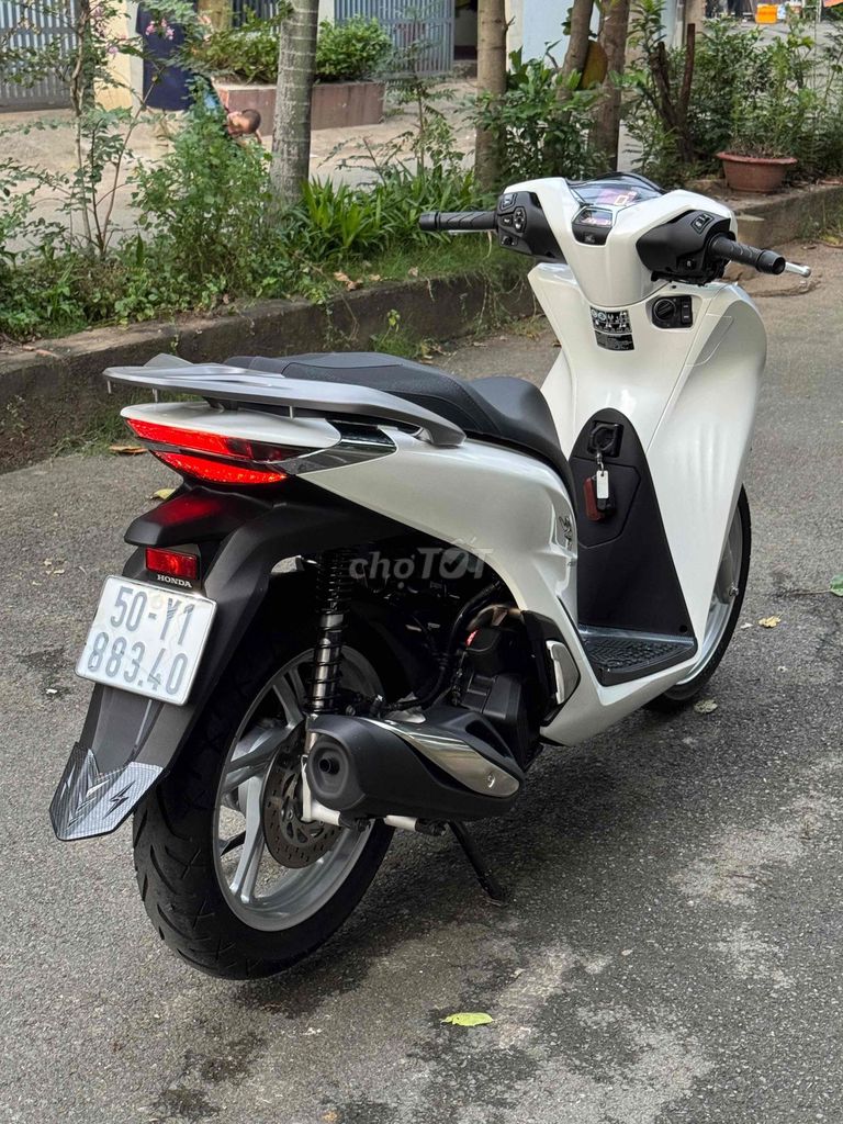 Honda SH 125i Trắng 500km như xe new. Mua bán Xe máy tại Quận Gò Vấp Tp Hồ Chí Minh được đăng bởi CHXM 86 chuyên bán xe trả góp hình 4