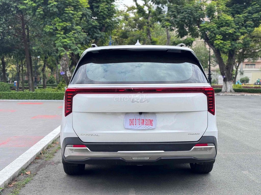 Kia Carnival 2024 Premium 8 мест Белый