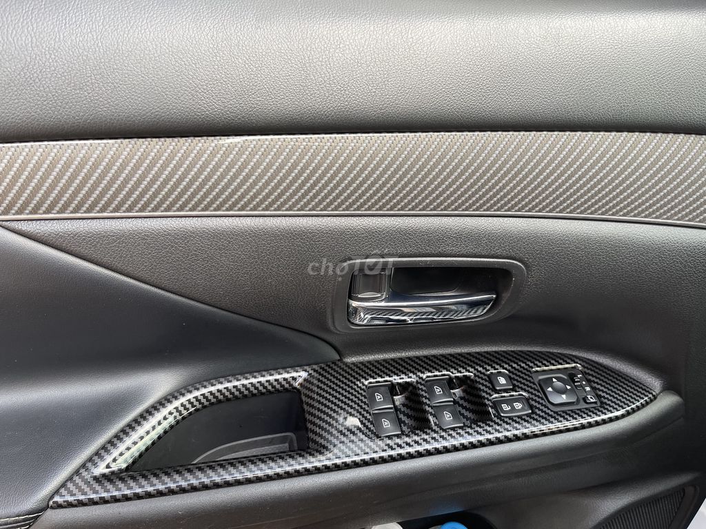 Mitsubishi Outlander 2020 2.0 CVT Premium - 7300. Mua bán Ô tô tại Huyện Thanh Trì Hà Nội được đăng bởi Ngọc Bích hình 4