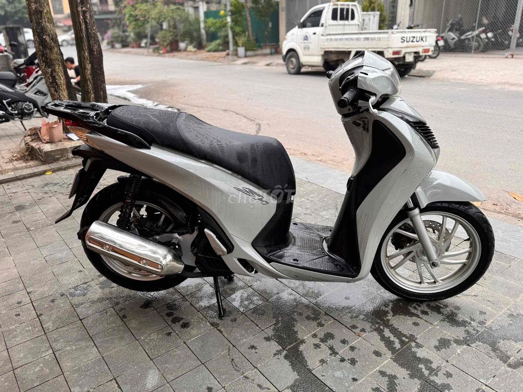 Honda SH 150i 2013 Trắng 25000 km. Mua bán Xe máy tại Huyện Gia Lâm Hà Nội được đăng bởi Xe Máy Phúc Hưng hình 5