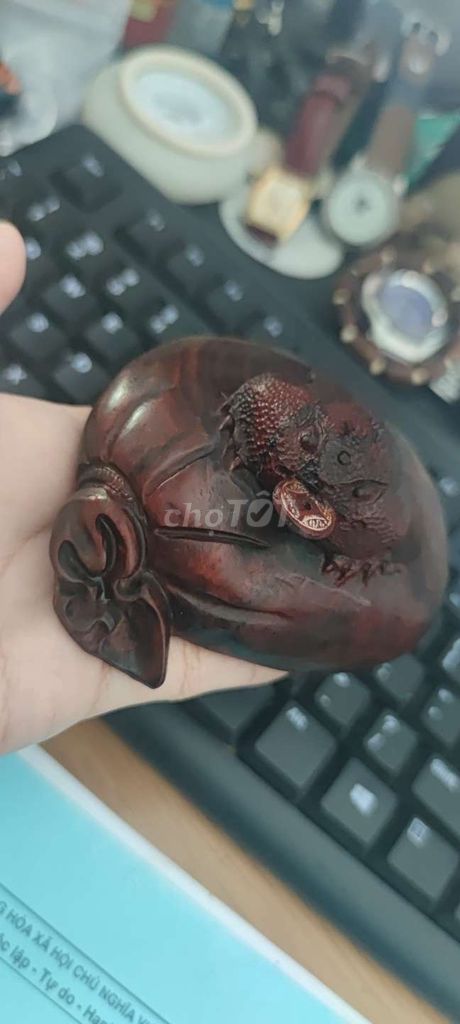 Pass lại thiềm thừ chặn giấy