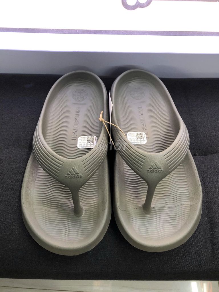 Dép Adidas Nữ Xỏ Ngón đi biển Chính Hãng-SALE 70%. Mua bán Giày dép tại Thành phố Long Khánh Đồng Nai được đăng bởi CSLK hình 1
