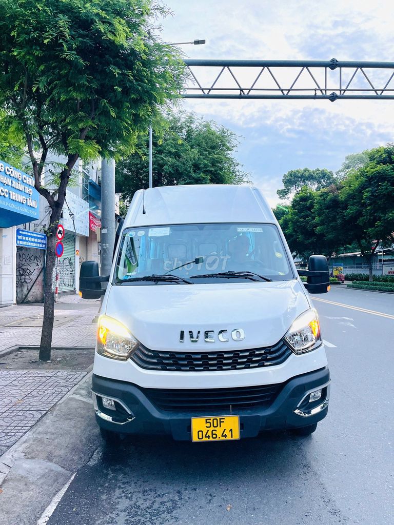 Bán xe 19 chỗ Iveco 2023. Mua bán Ô tô tại Quận 10 Tp Hồ Chí Minh được đăng bởi Thi My Trinh Le hình 1