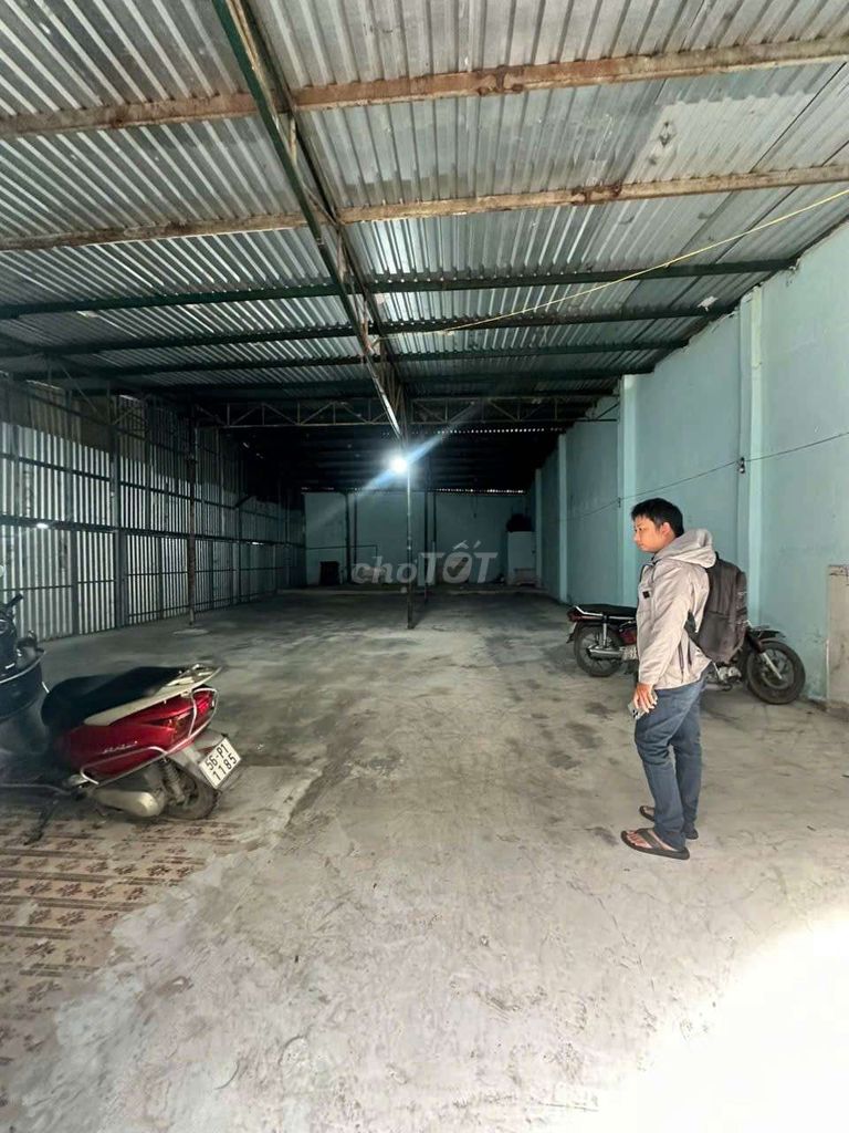 Cho thuê kho đường Văn Cao 10x21m, 15 triệu/tháng