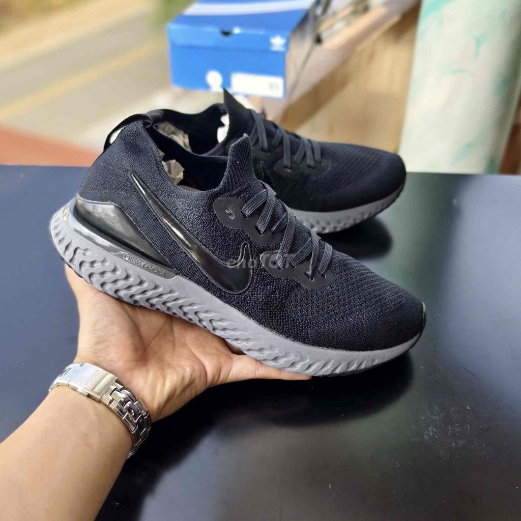 Giày thể thao Nike Epic React Đen sz 41. Mua bán Giày dép tại Thành phố Cà Mau Cà Mau được đăng bởi Hòa Lê hình 1