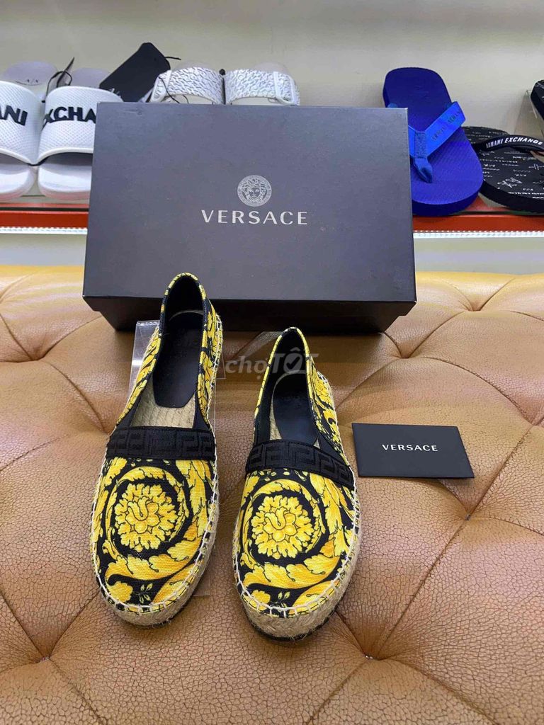 Giày lười Versace nữ vải, đế cói. Mua bán Giày dép tại Huyện Xuân Lộc Đồng Nai được đăng bởi Lâm thiên đường hàng hiệu hình 1