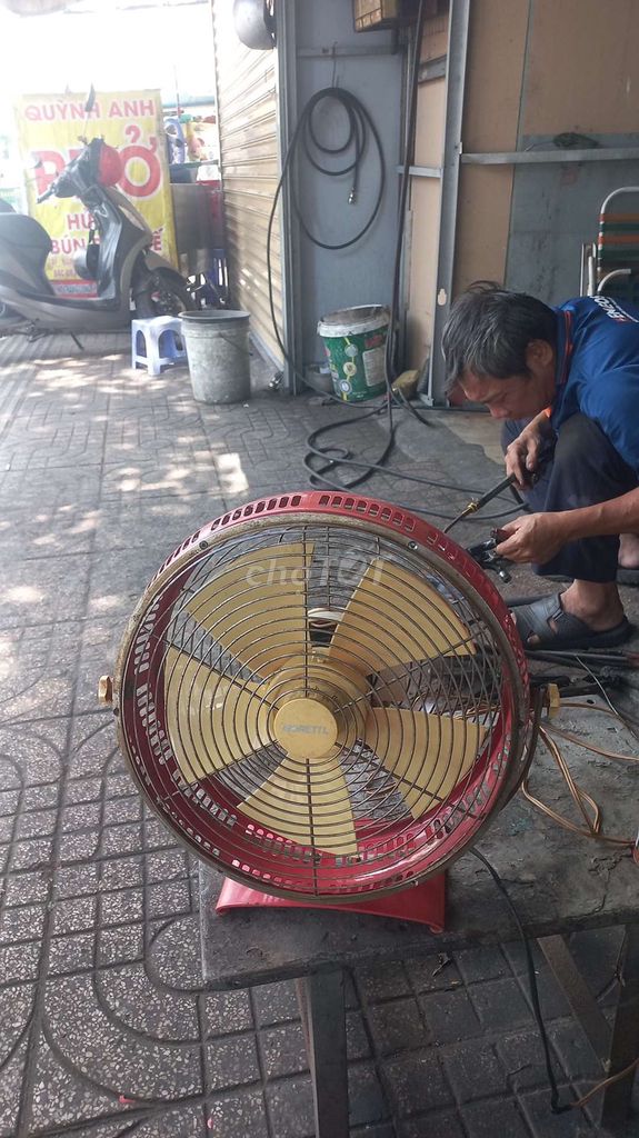 Quạt điện Moretti Đỏ Cổ điển. Mua bán Quạt tại Quận Bình Thạnh Tp Hồ Chí Minh được đăng bởi Tâm hình 1