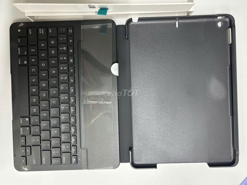 Bàn phím Logitech Slim Folio Đen iPad Gen 7/8/9. Mua bán Phụ kiện (Màn hình, Chuột...) tại Thành phố Thủ Dầu Một Bình Dương được đăng bởi Vanh Lê hình 1