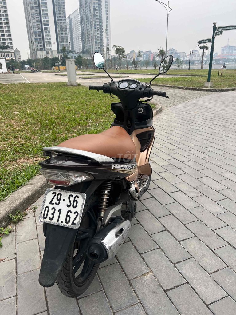 Мопед Suzuki Hayate, коричневый и золотой