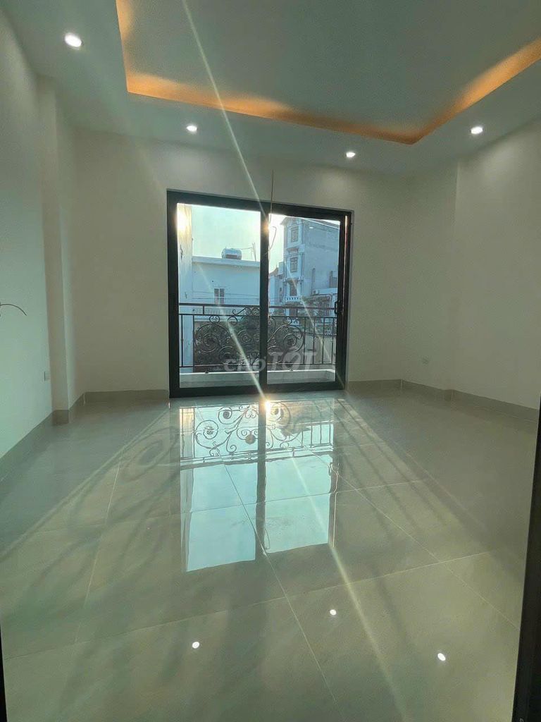 Nhà Đẹp Giá Rẻ 5T*33m2-View Hồ, Ôtô Đỗ Gần. Chỉ 10phút Ra BX Yên Nghĩa