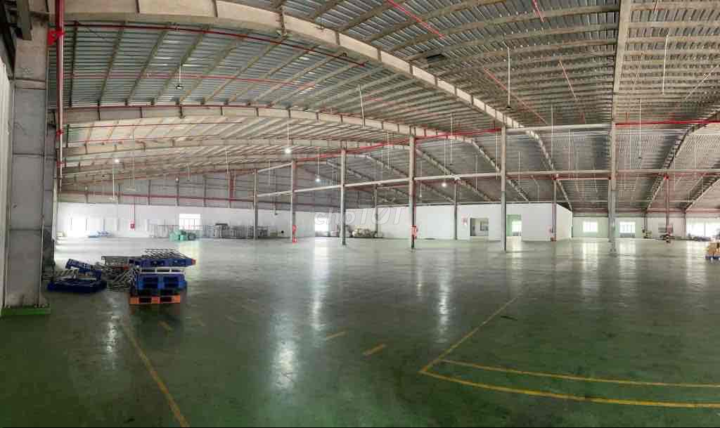 Cho thuê kho xưởng tiêu chuẩn, pccc tự động đường QL1a, cao, thoáng.