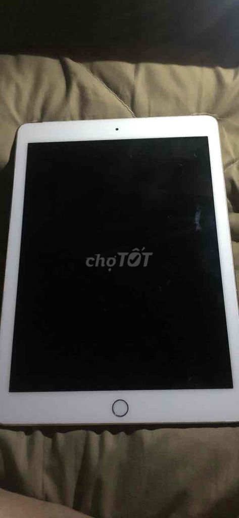 bán ipad như hình. bị vỡ màn. nhưng xạc vẫn vào.. Mua bán Máy tính bảng tại Thành phố Long Xuyên An Giang được đăng bởi Thanh cường Lê hình 1