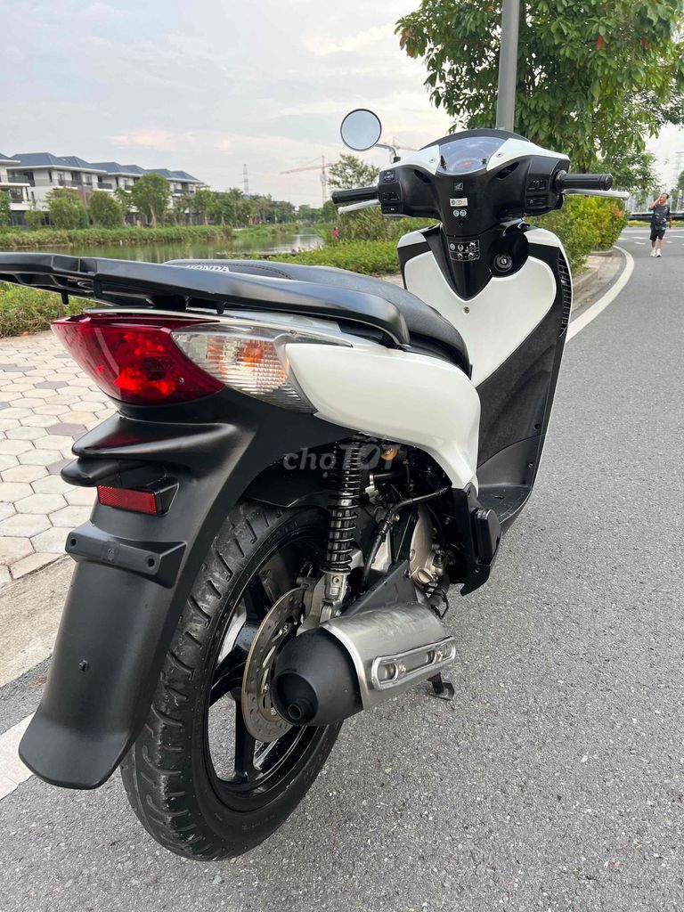 Sh nhập 3 cục 2011 9c 5002 máy zin chưa chạm. Mua bán Xe máy tại Huyện Long Thành Đồng Nai được đăng bởi Hải Nguyễn hình 6