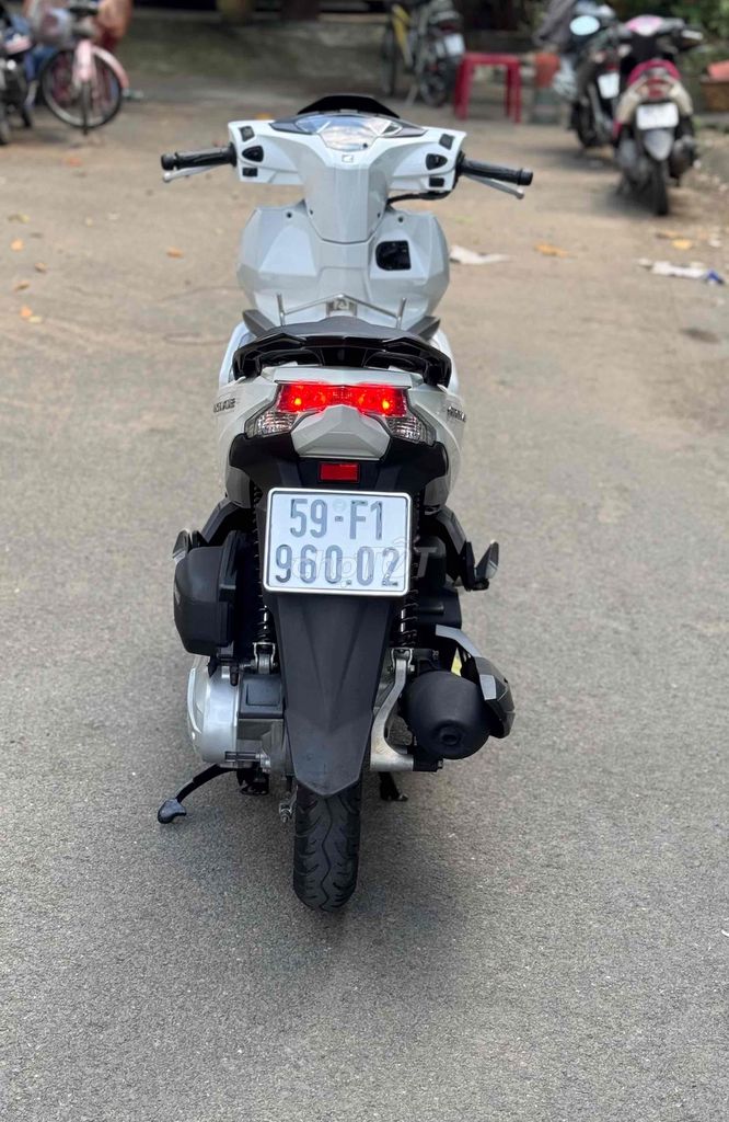 Honda Air Blade 125 moden 2018 Trắng khoá smkey. Mua bán Xe máy tại Quận Gò Vấp Tp Hồ Chí Minh được đăng bởi CHXM 86 chuyên bán xe trả góp hình 8