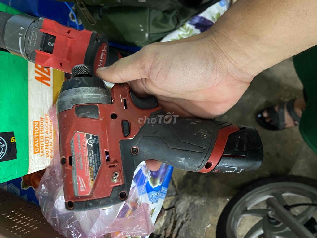 máy vít milwaukee m12 cũ